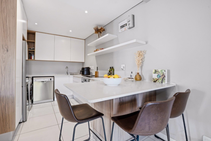 To Let 2 Bedroom Property for Rent in Vredehoek Western Cape